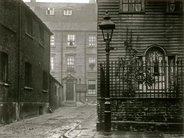 Wellclose Square before demolition (thanks to Spitalfields Life)