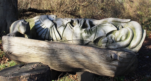 Carved bench overlooking the Medway Valley © Caroline Millar