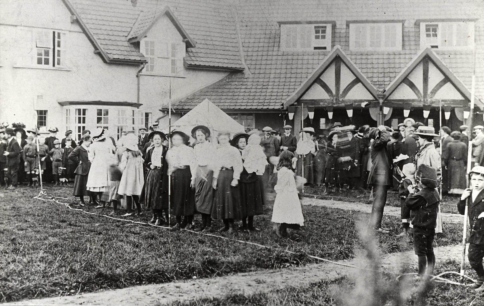 Workers in New Earswick, 1907/8
